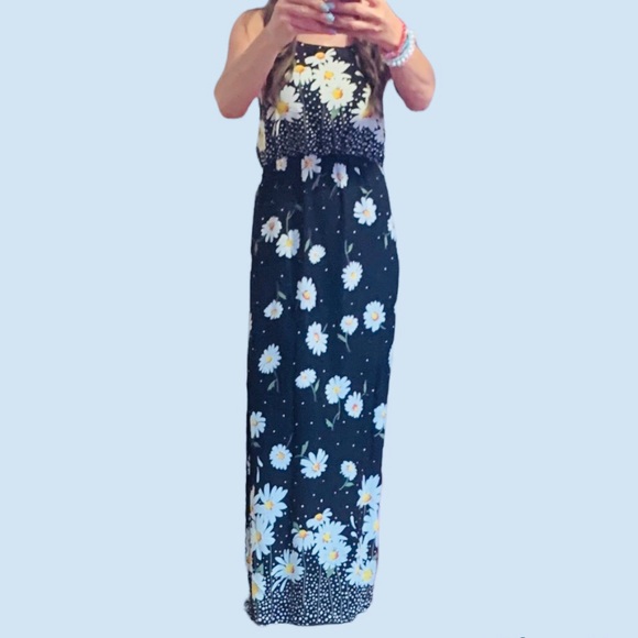 ❌DONATED❌Black Daisy Floral Print Spaghetti Strap Lined Maxi Dress - Picture 5 of 11